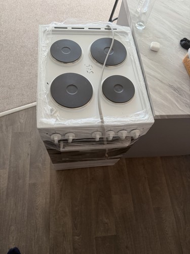 Gas cooker and oven - cooker, oven.